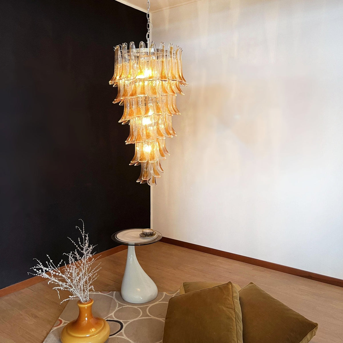 Eirinira lampadario petali in vetro di Murano dorato a Cascata Stratificata