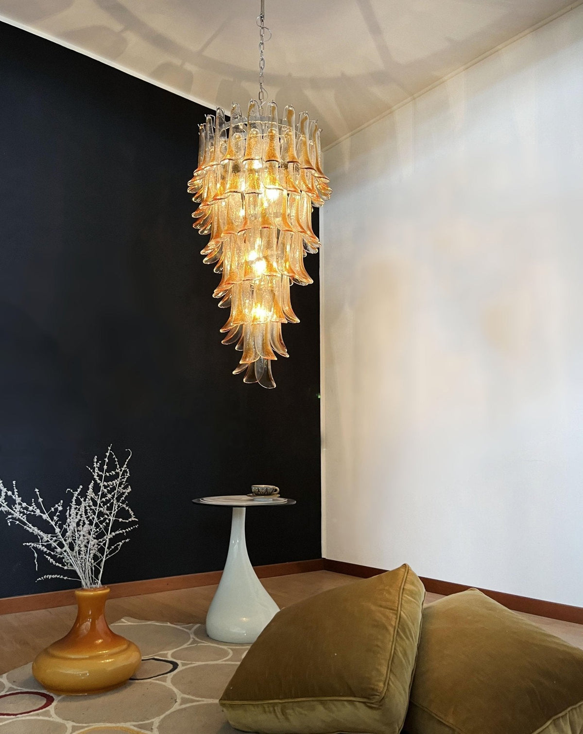 Eirinira lampadario petali in vetro di Murano dorato a Cascata Stratificata