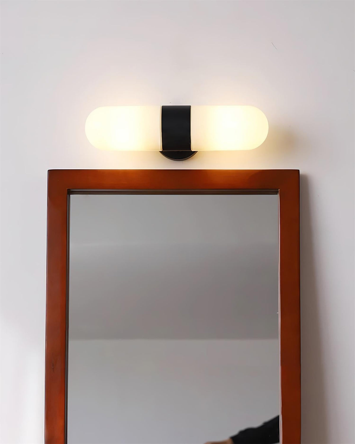 Lampada da parete in metallo e vetro, stile moderno minimalista verticale per camera da letto