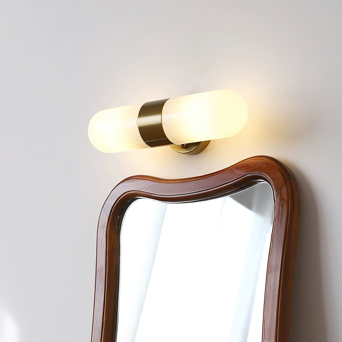 Lampada da parete in metallo e vetro, stile moderno minimalista verticale per camera da letto