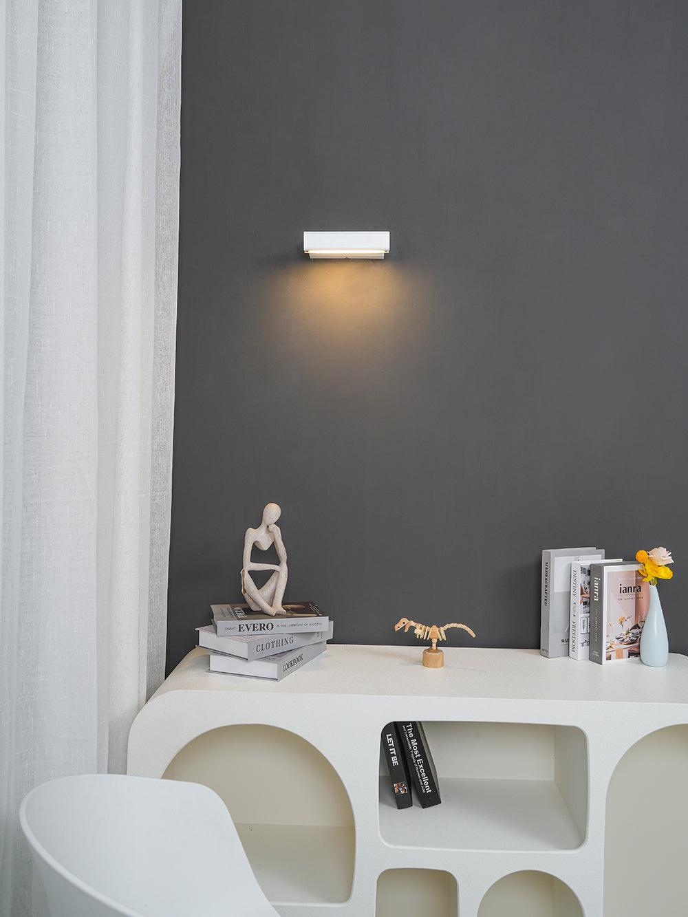 Lampada da parete regolabile in alluminio per camera da letto e soggiorno