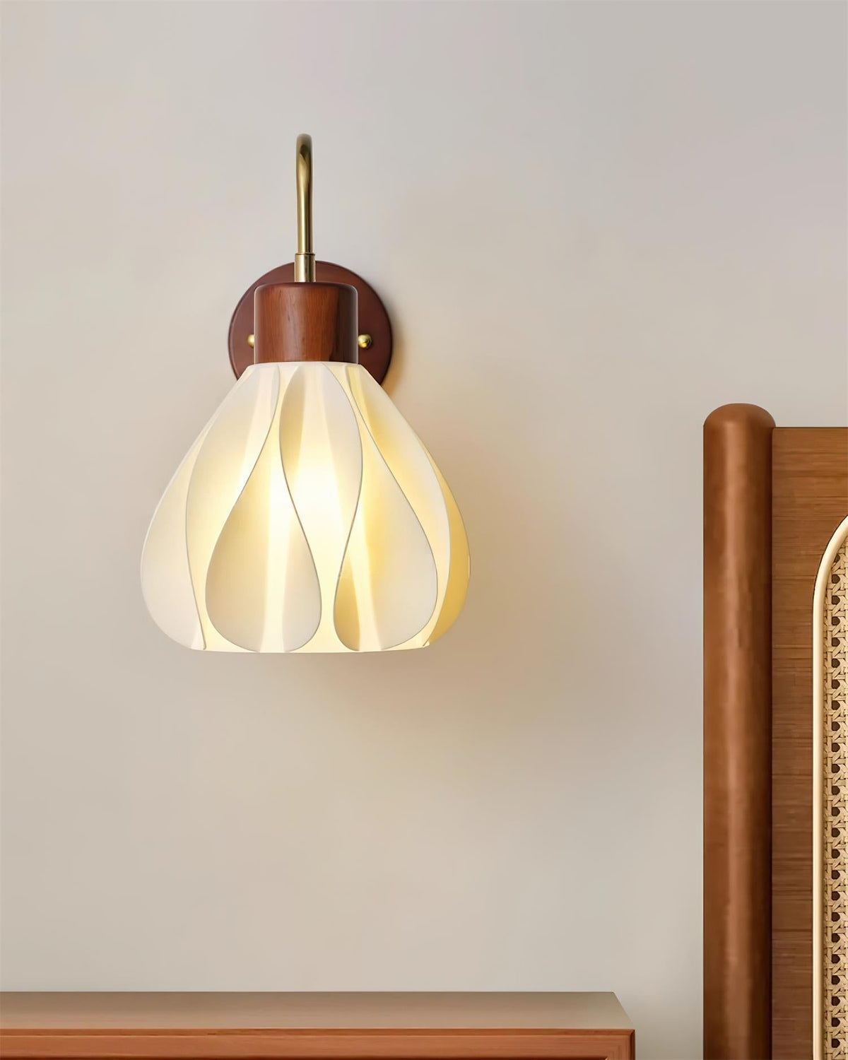 Pivona lampada da parete in vetro