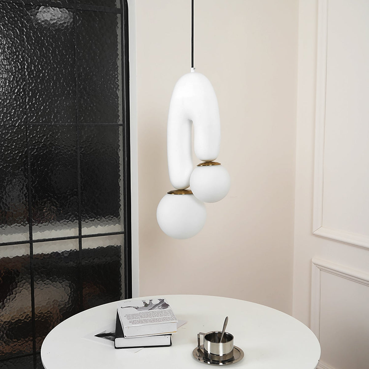 Zenithra lampada a sospensione in resina scandinava