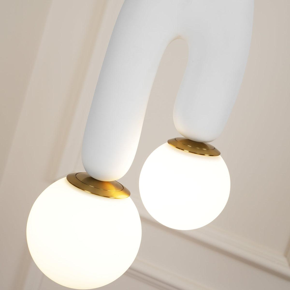 Zenithra lampada a sospensione in resina scandinava