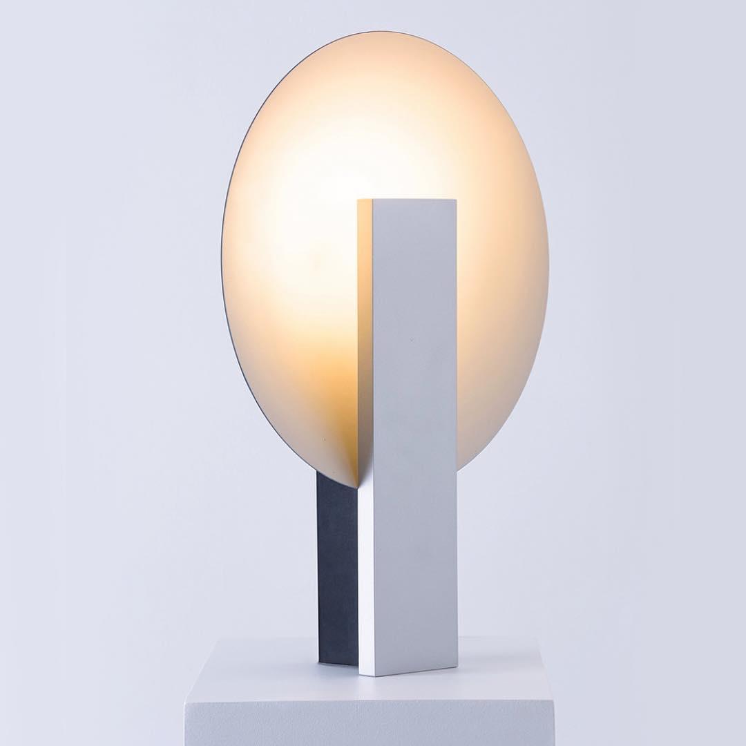 Cis lampada da tavolo minimalista