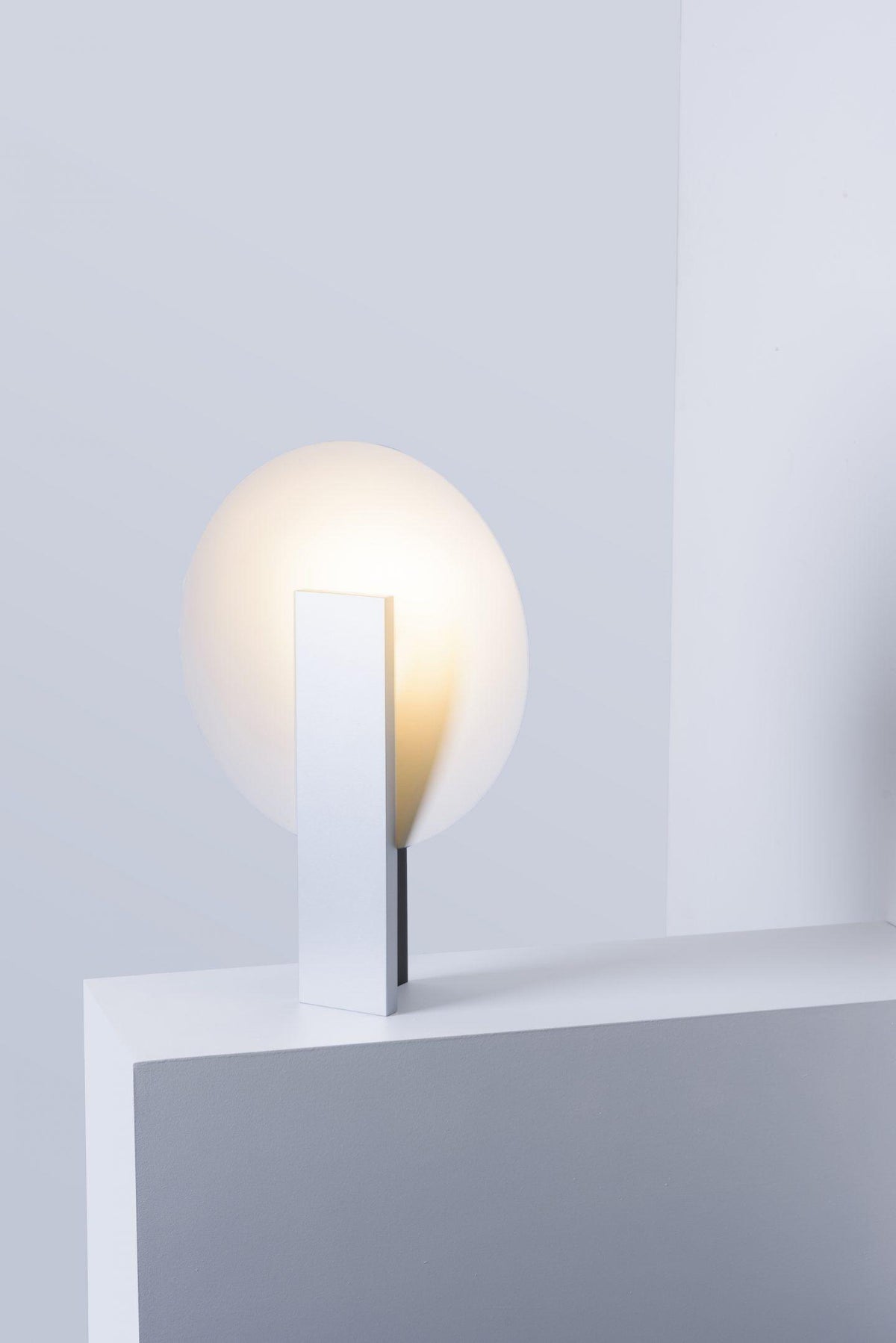 Cis lampada da tavolo minimalista