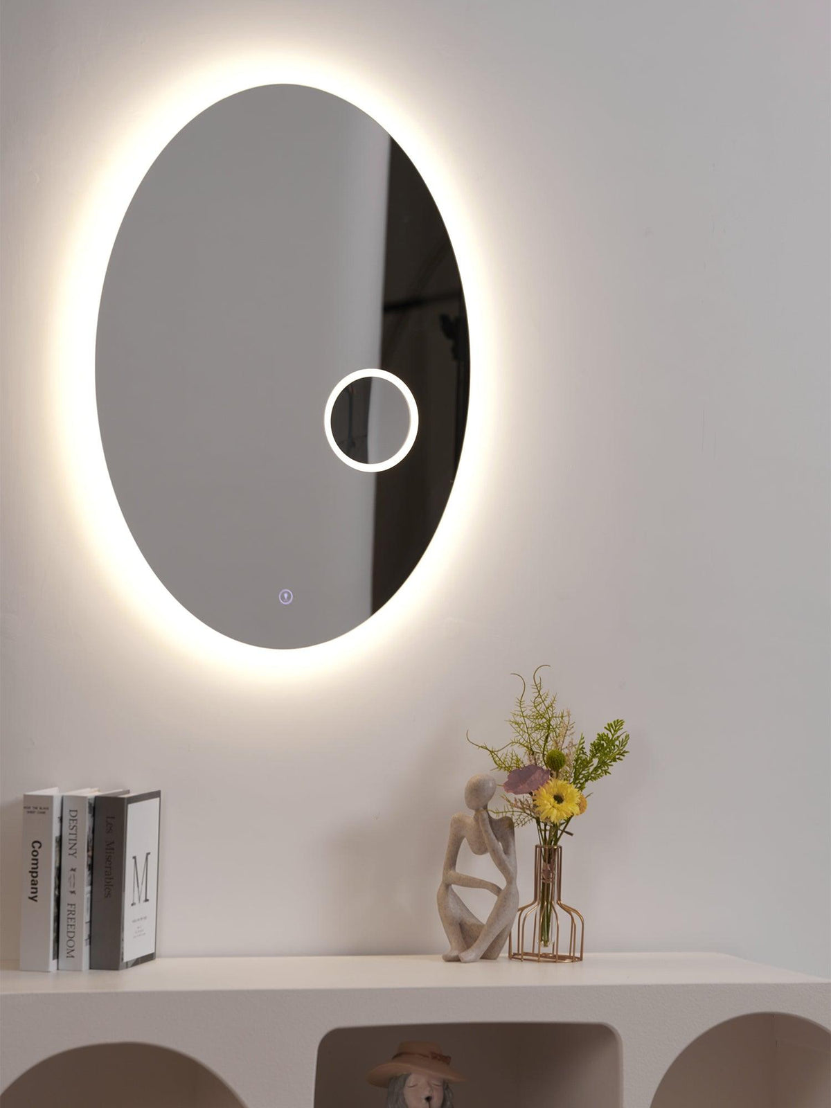 Ovariel Specchio ovale in plastica con luce da parete