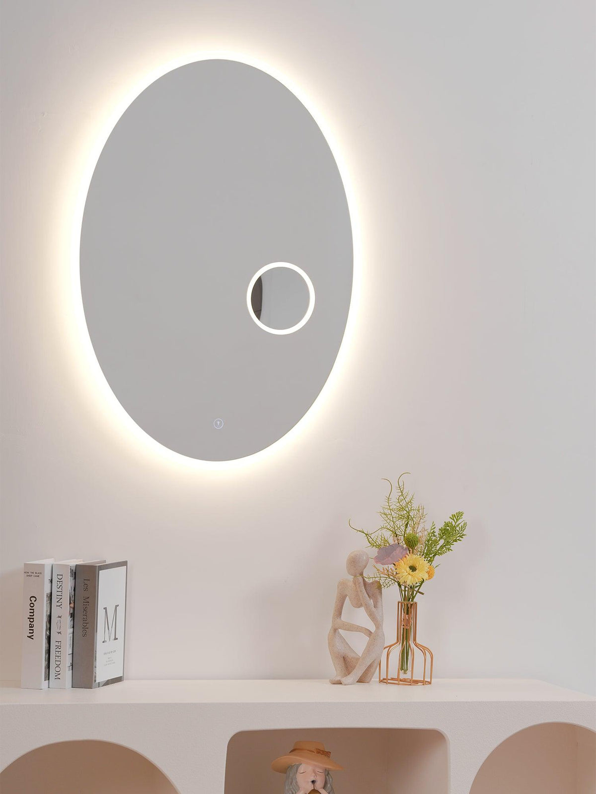 Ovariel Specchio ovale in plastica con luce da parete