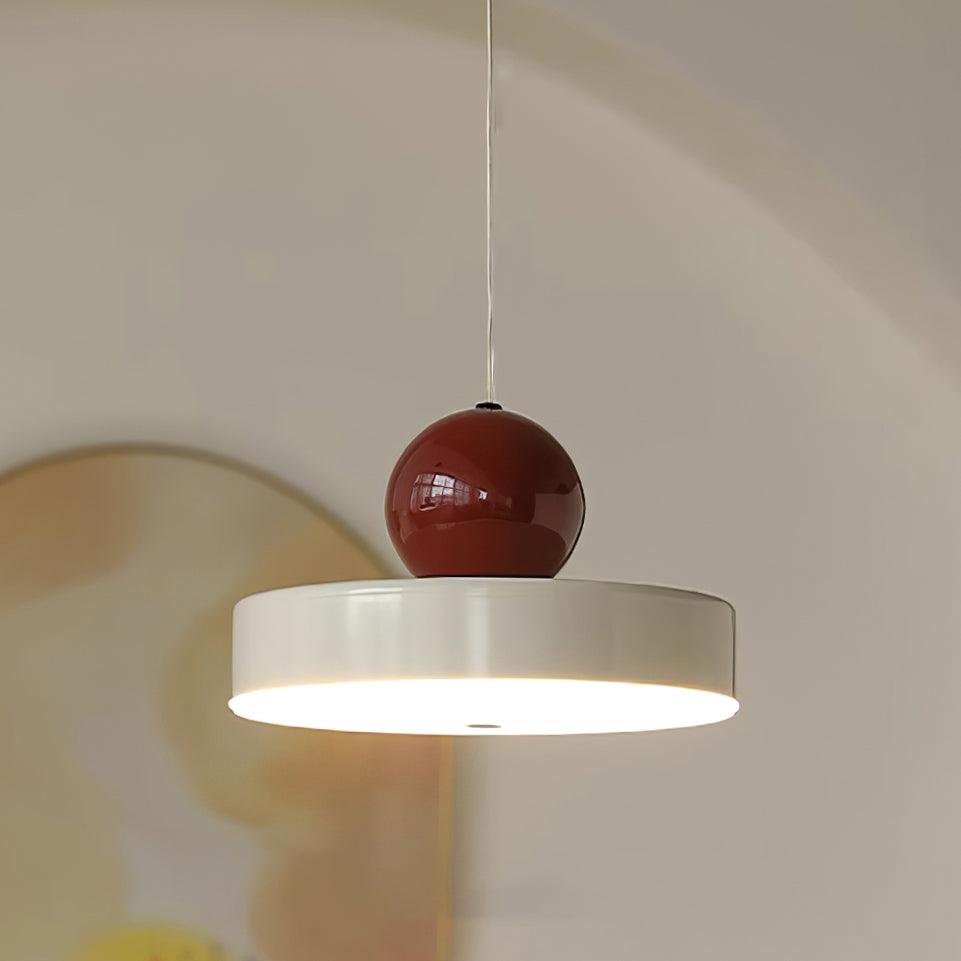 Lampada a sospensione Corpo in metallo, paralume sferico rosso, design moderno retro