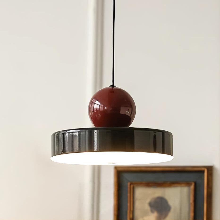 Lampada a sospensione Corpo in metallo, paralume sferico rosso, design moderno retro