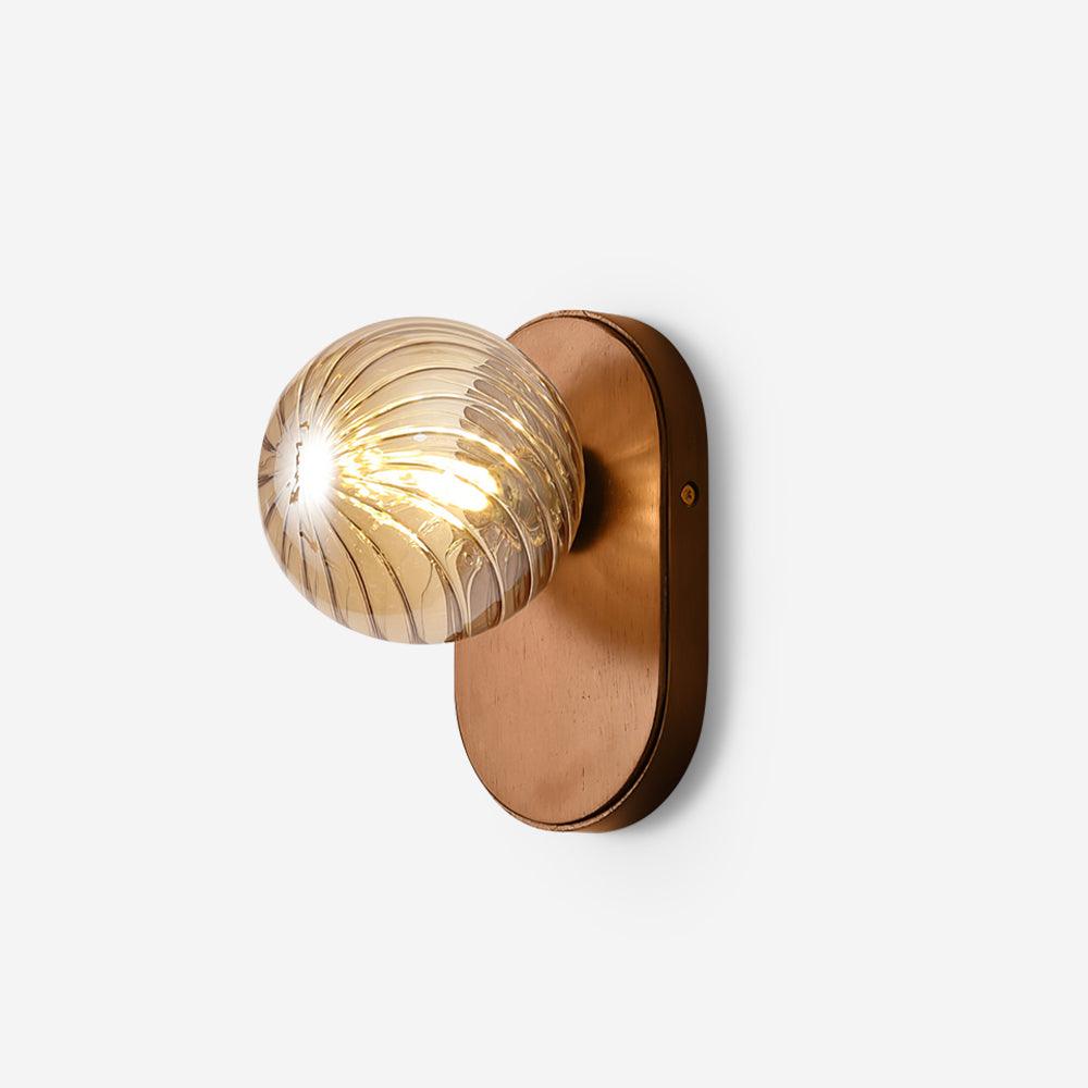 Lampada da parete Corpo in legno sfera ambra Noce Accento moderno in vetro