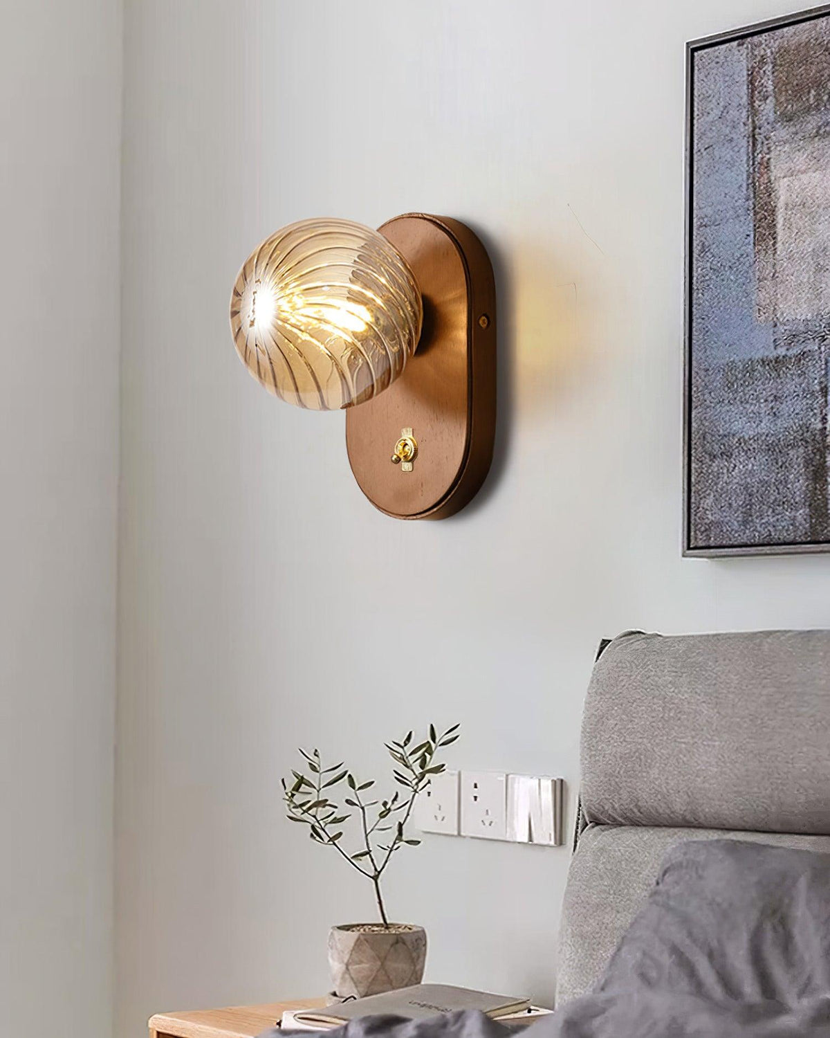 Lampada da parete Corpo in legno sfera ambra Noce Accento moderno in vetro