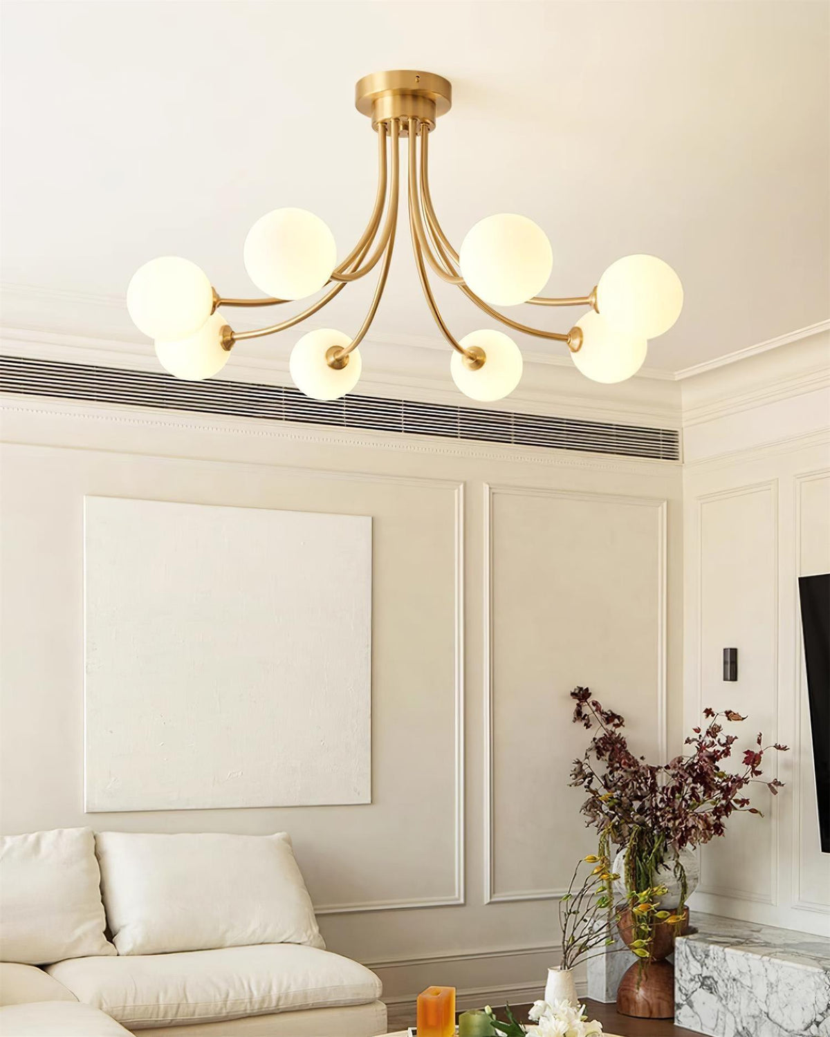 Lampada da soffitto bracci ramificati in ottone, paralumi sfera opalina, design moderno ed elegante