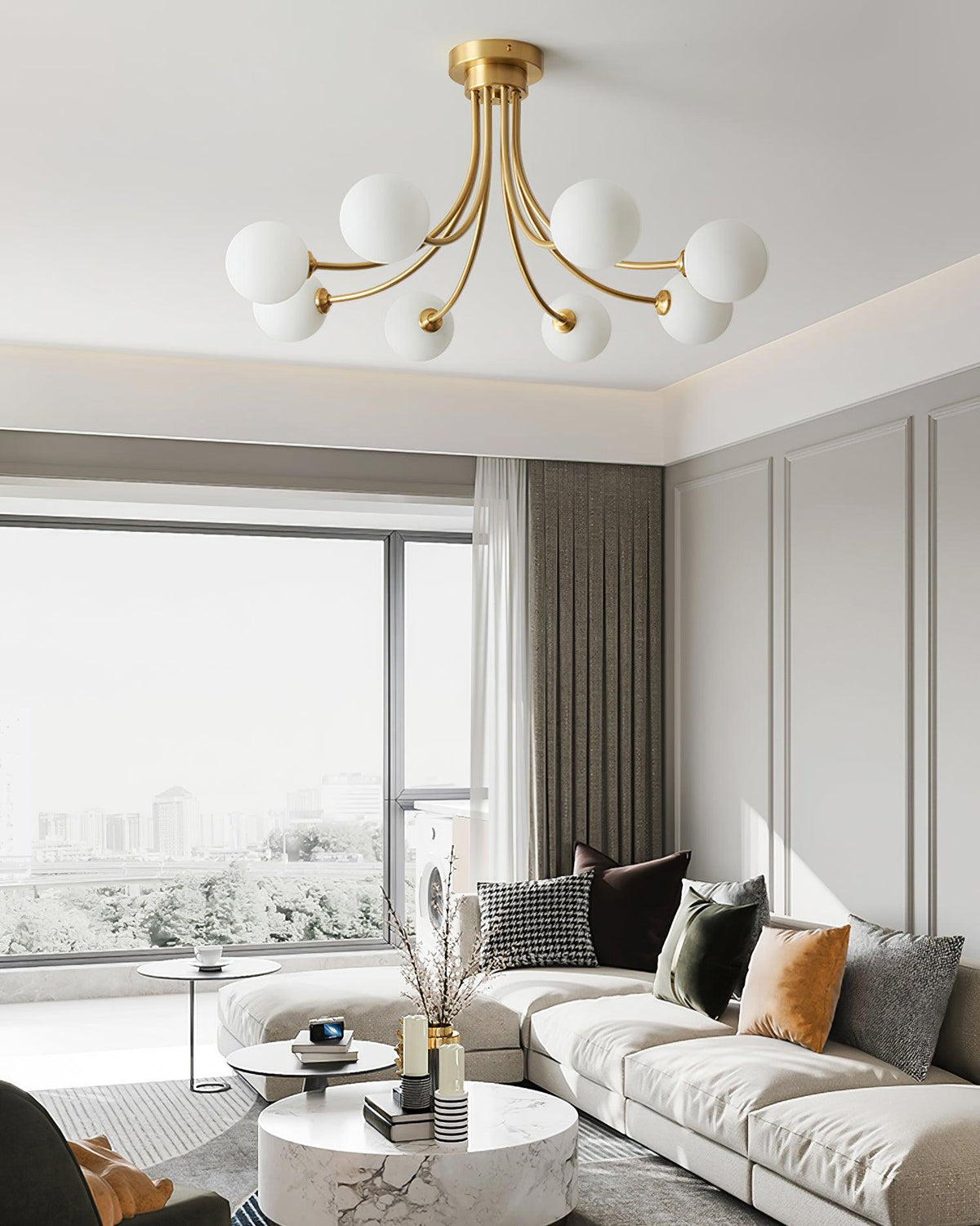 Lampada da soffitto bracci ramificati in ottone, paralumi sfera opalina, design moderno ed elegante