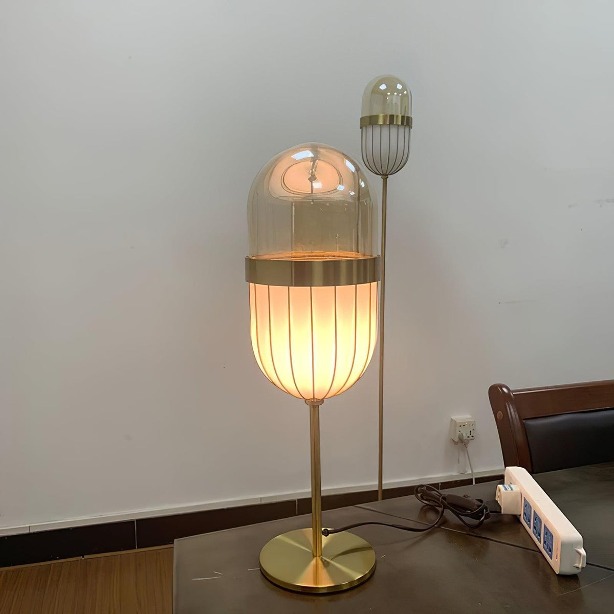 Selelena lampada da tavolo moderna