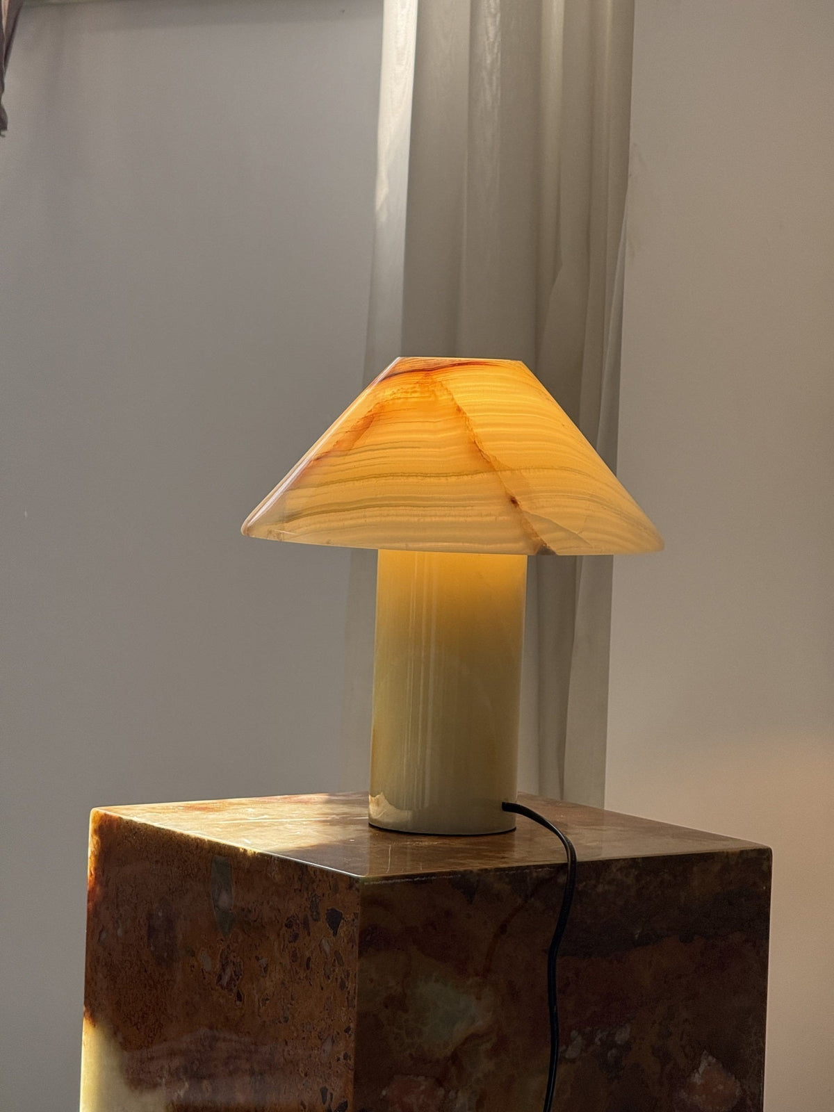 Pillar lampada da tavolo in pietra Onyx ciano