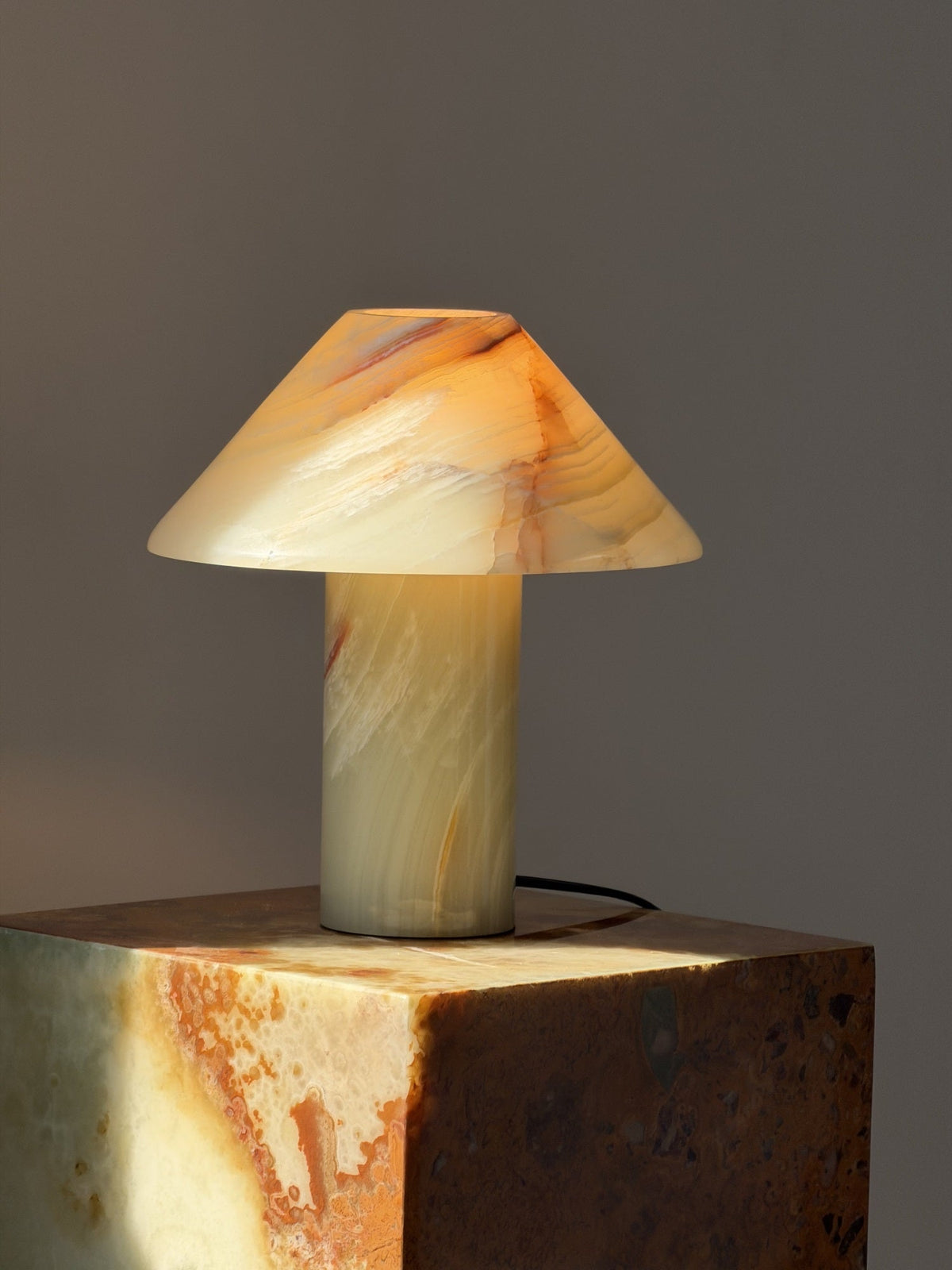 Pillar lampada da tavolo in pietra Onyx ciano