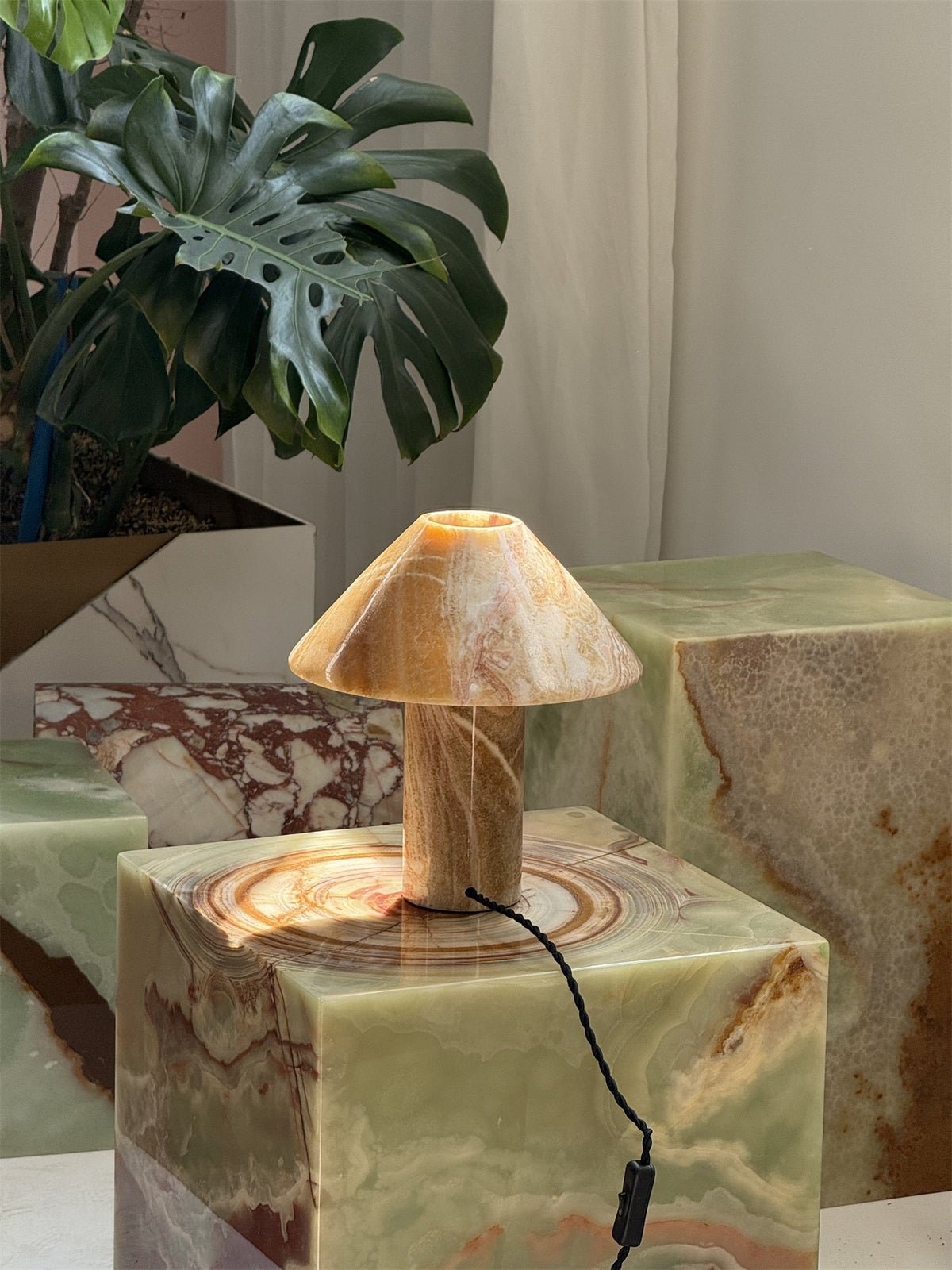 Pillar lampada da tavolo in pietra Onyx ciano