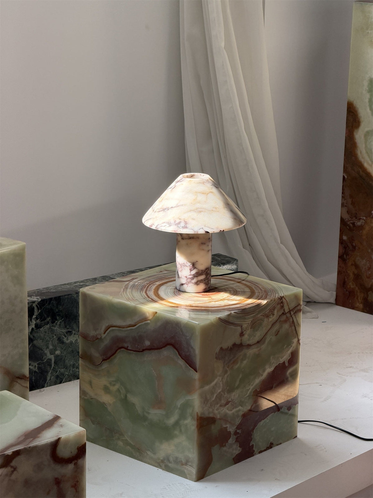 Pillar lampada da tavolo in pietra Onyx ciano