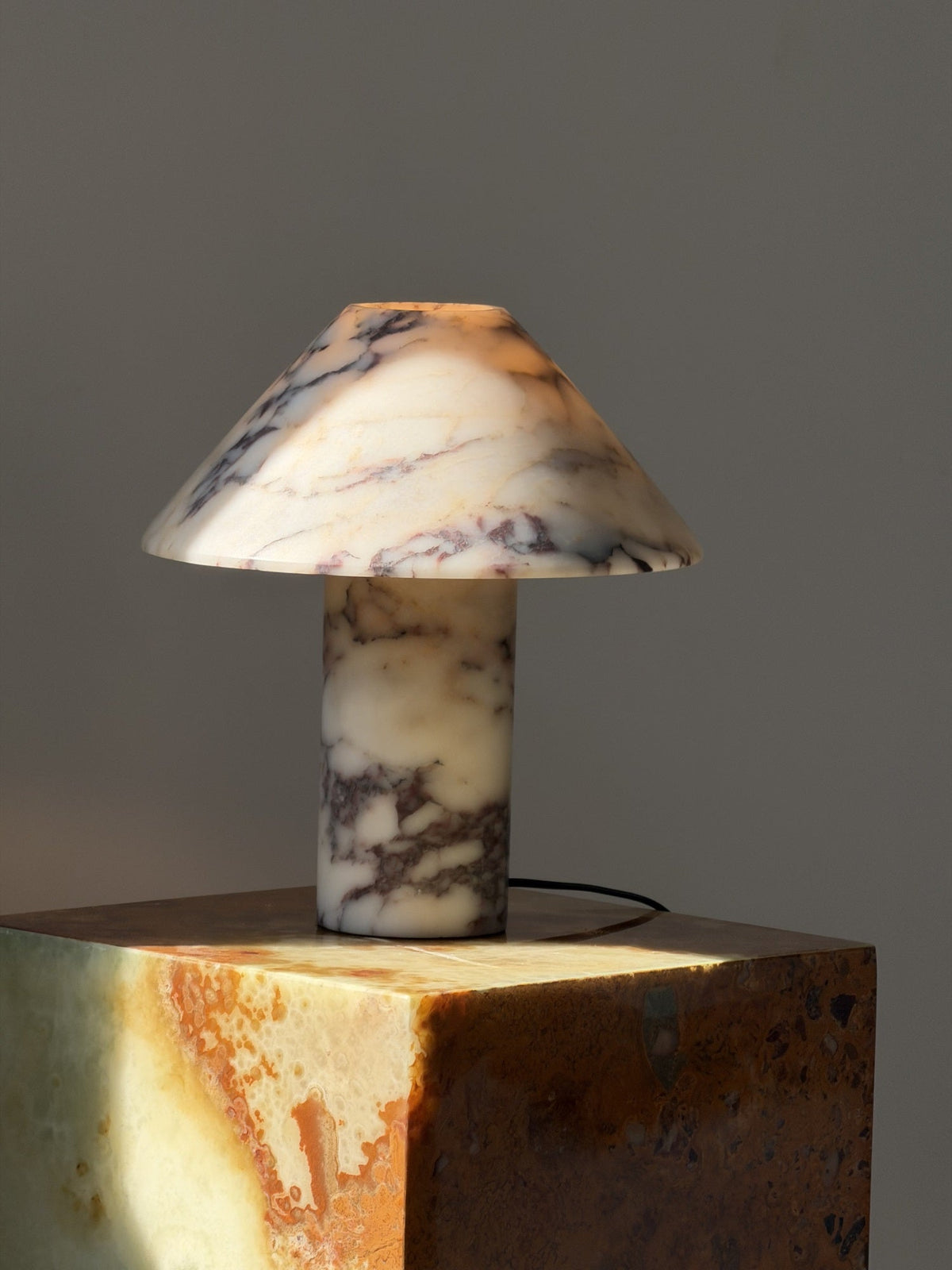Pillar lampada da tavolo in pietra Onyx ciano