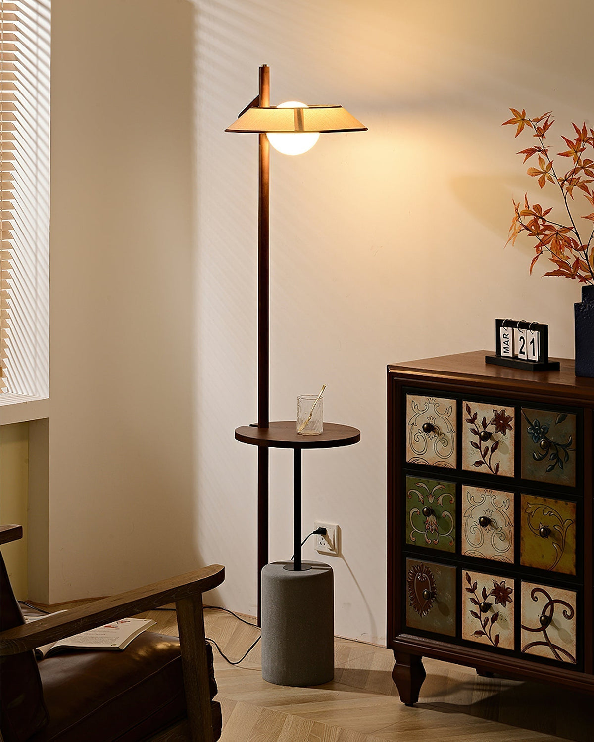 Mirz lampada da terra minimalista in legno di Noce