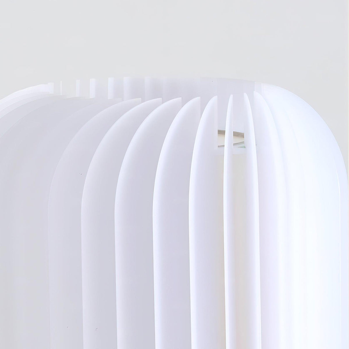 Thal lampada da tavolo in tessuto organico pleatato