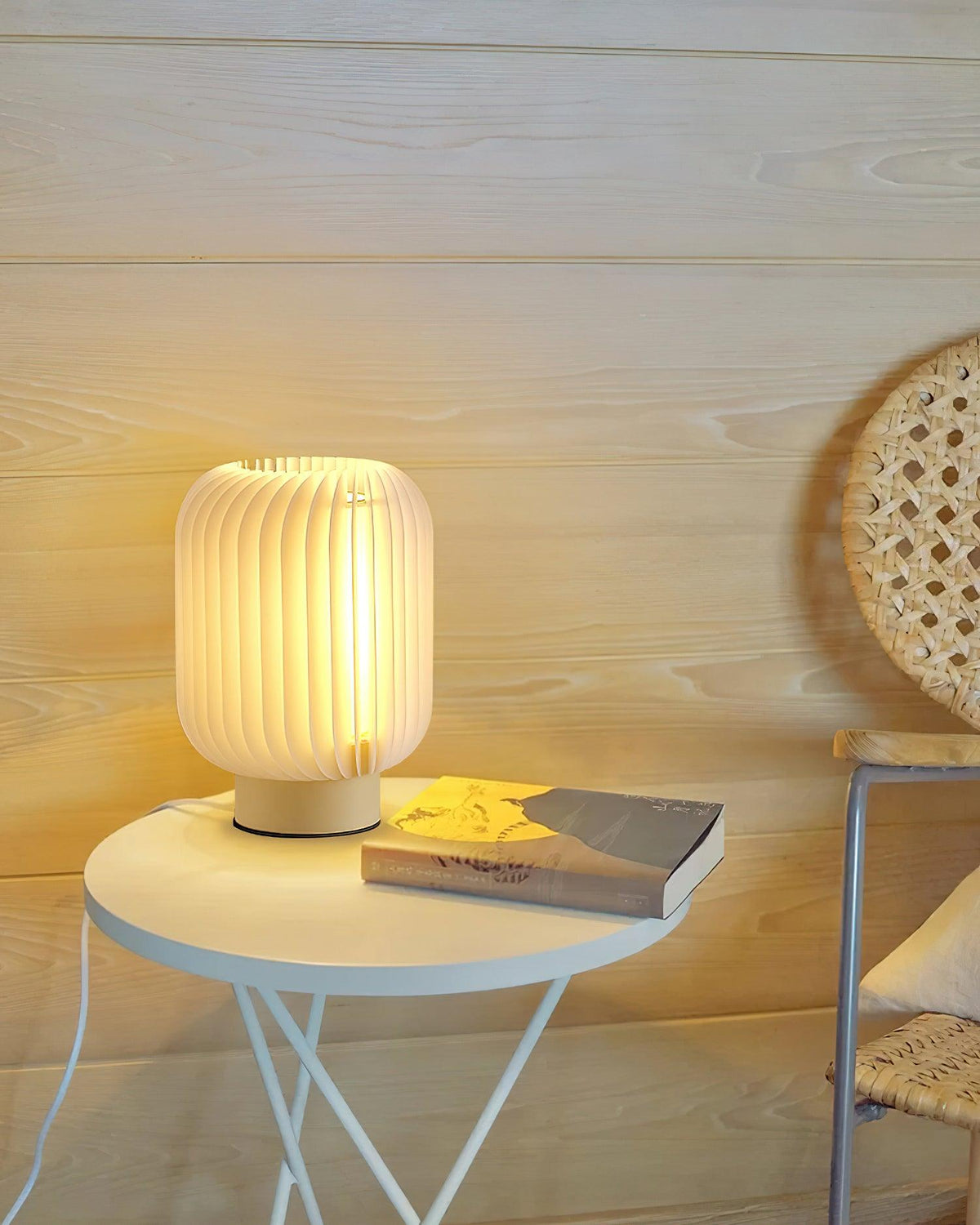 Thal lampada da tavolo in tessuto organico pleatato