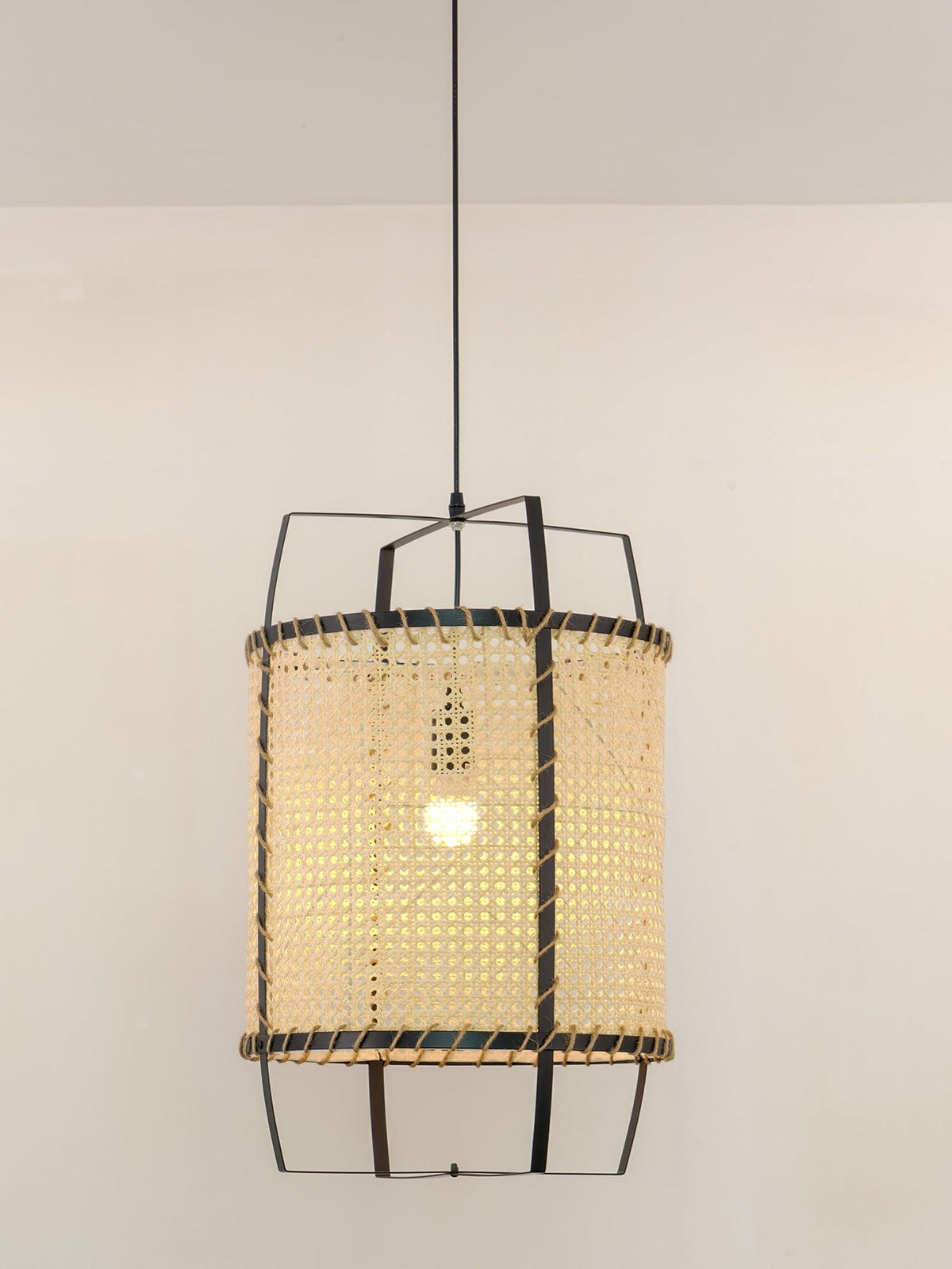 Kevis lampada a sospensione Struttura metallica in canna di rattan stile industriale