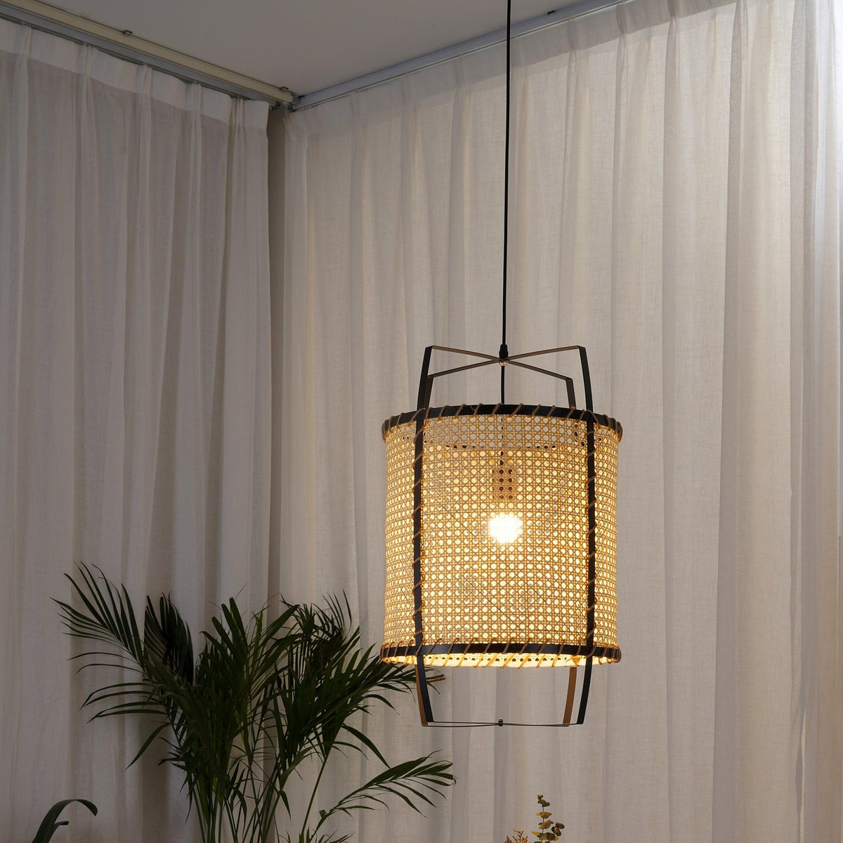 Kevis lampada a sospensione Struttura metallica in canna di rattan stile industriale