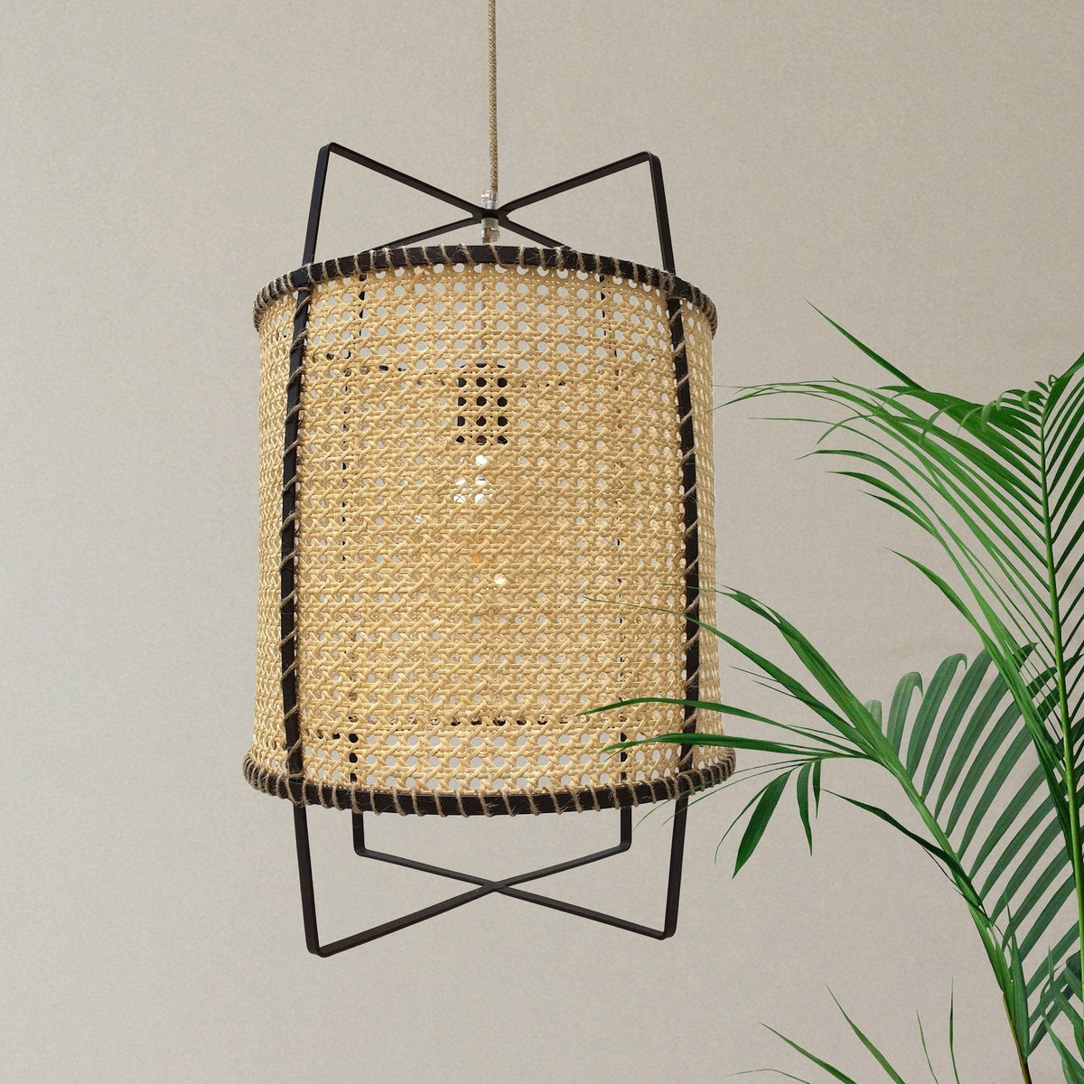 Kevis lampada a sospensione Struttura metallica in canna di rattan stile industriale