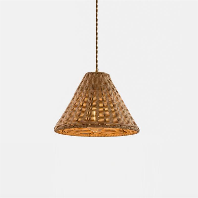 Lampada a sospensione, paralume in rattan e corpo metallico a cono, forma naturale minimalista in metallo