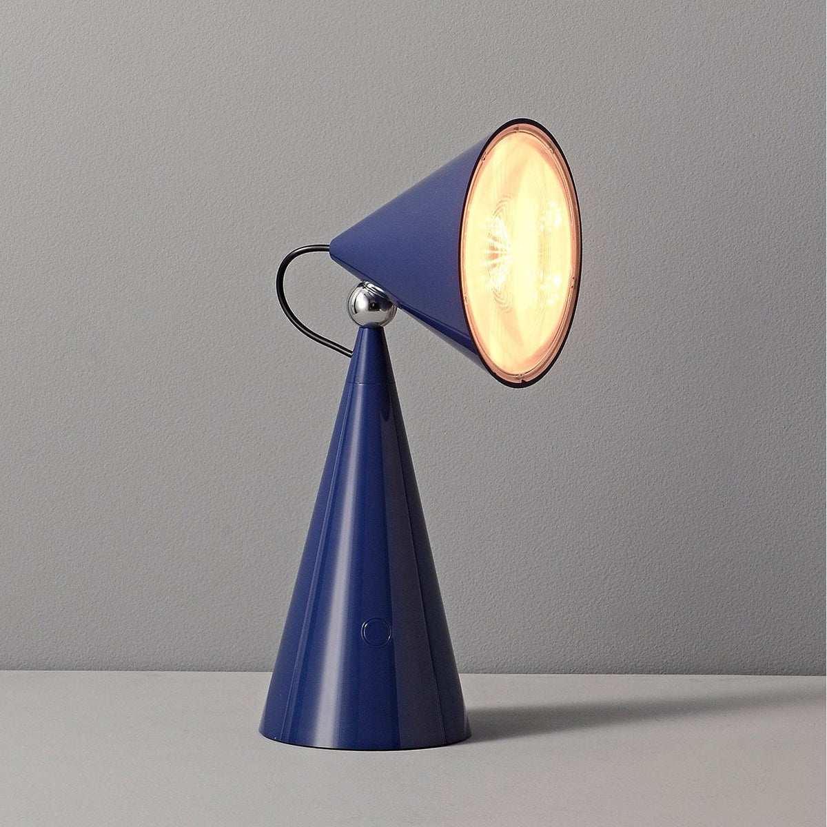 Rechargeable lampada da tavolo a cono