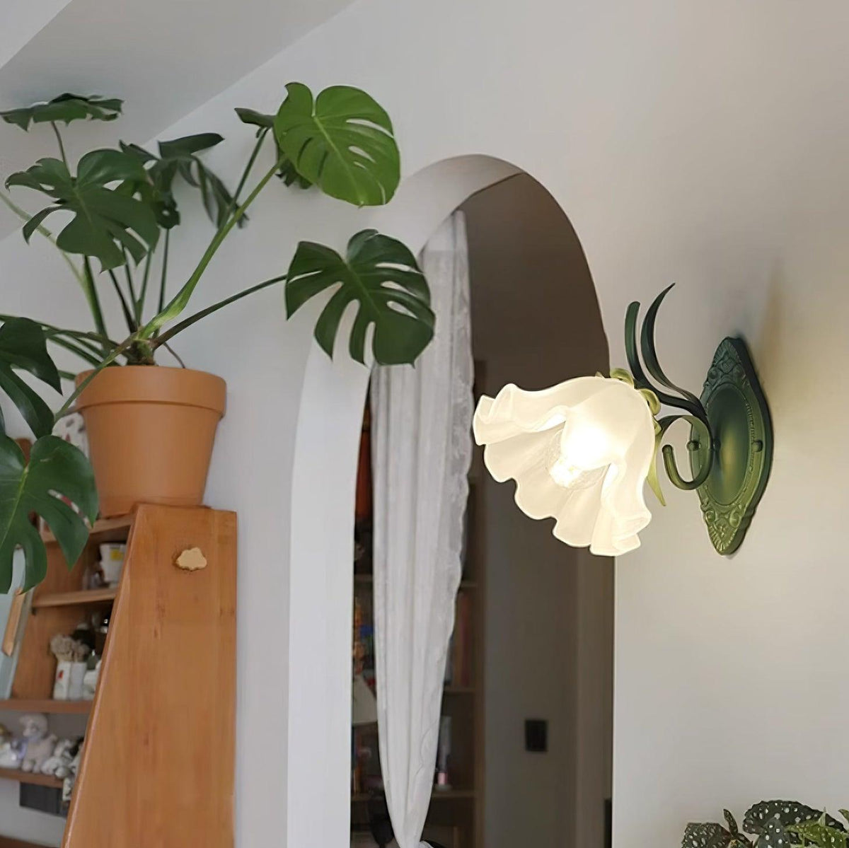 Lampada da parete vintage con paralume in vetro floreale per camera da letto e soggiorno