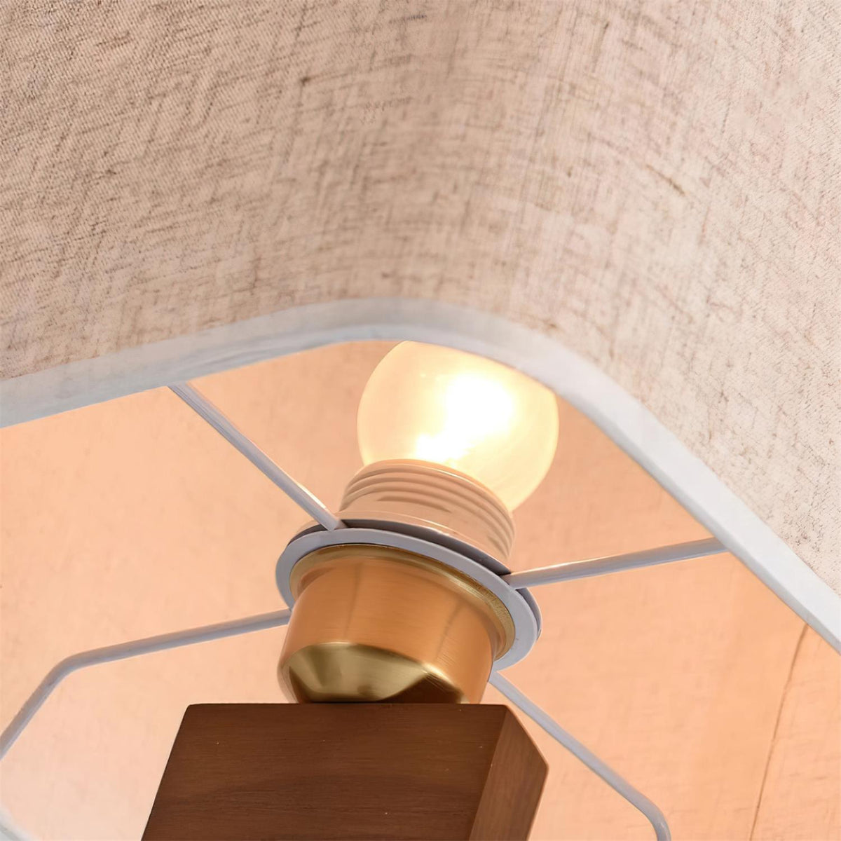 Rinoreria lampada da terra in legno