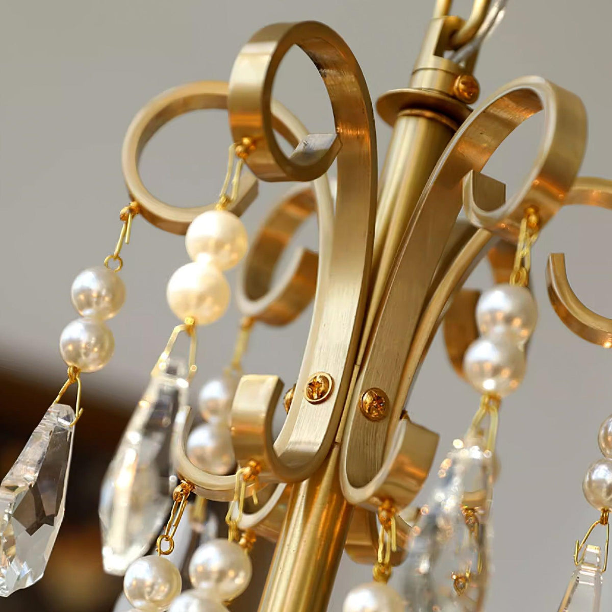 Lampadario Corpo in ottone Gocce di Cristallo Perla Eleganza vintage