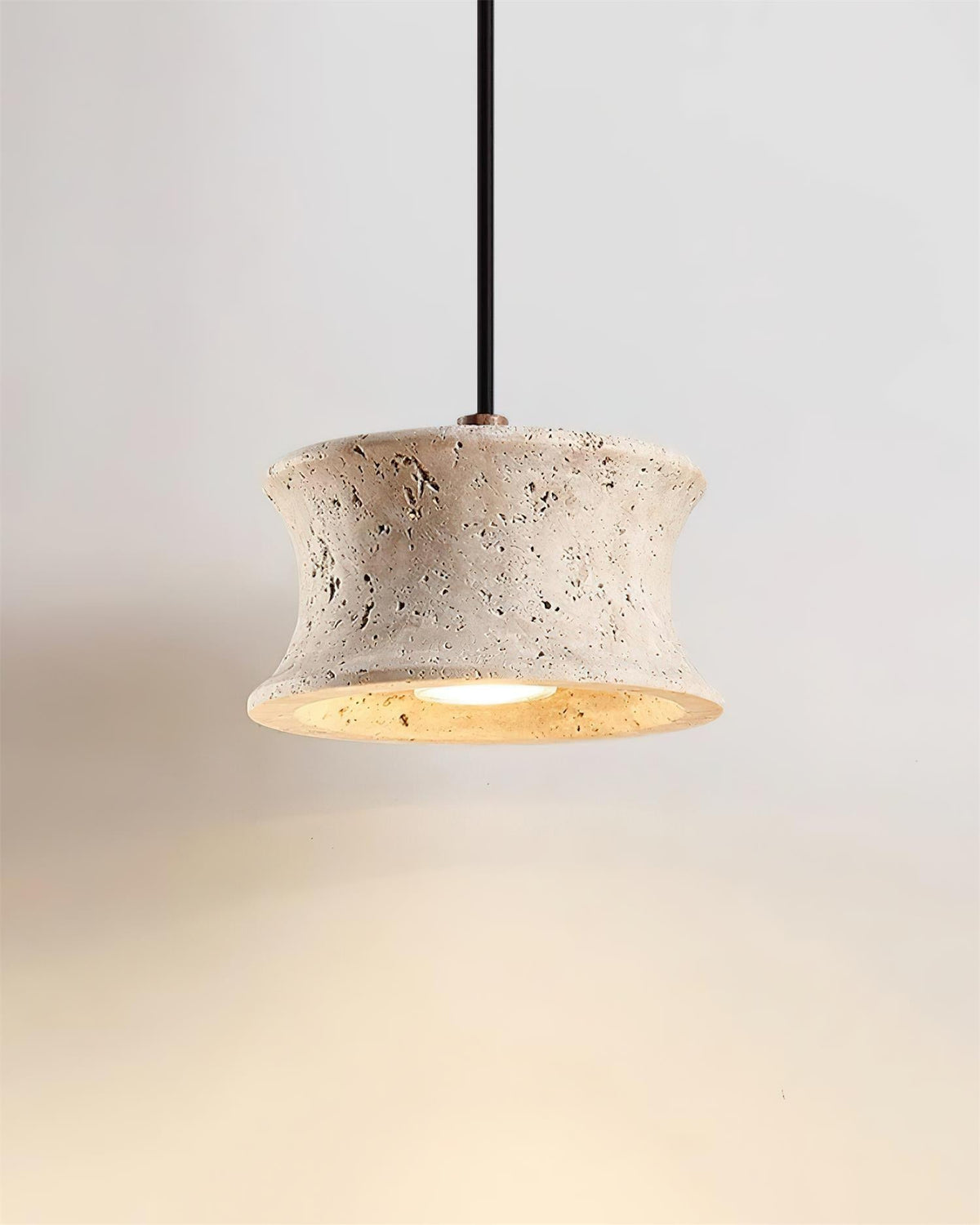Noreria lampada a sospensione in travertino con Forma Scultorea