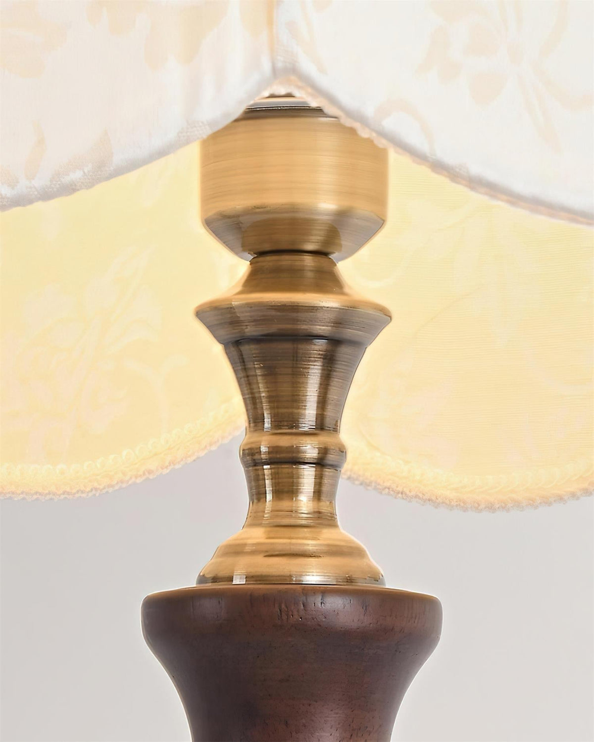 Viraoella lampada da terra