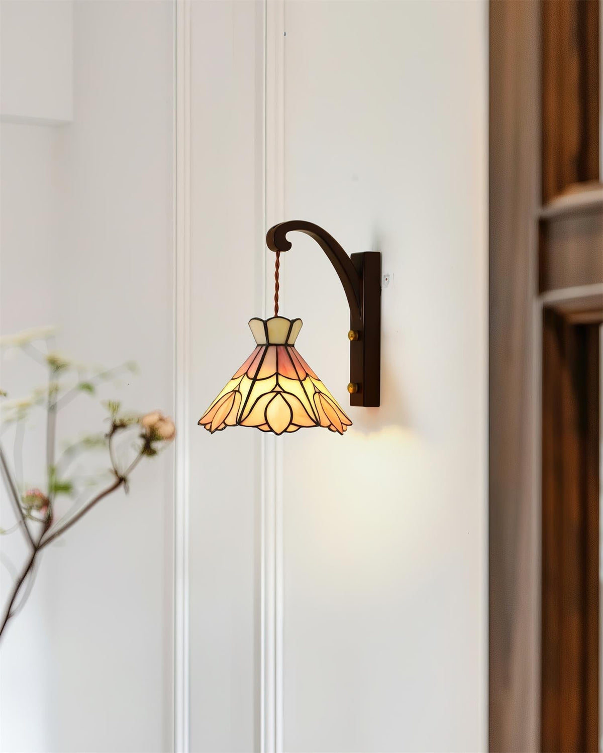 Lampada da parete corpo in legno paralume vetro Tiffany rosa floreale stile vintage Art Deco