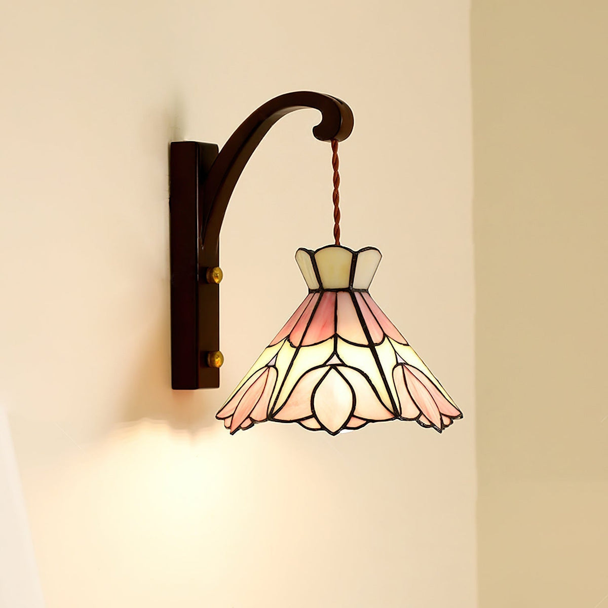 Lampada da parete corpo in legno paralume vetro Tiffany rosa floreale stile vintage Art Deco