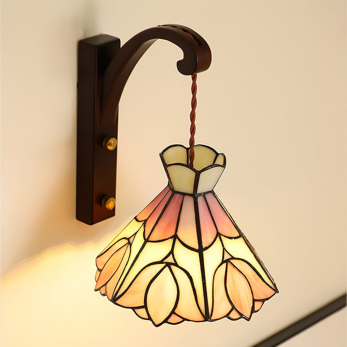 Lampada da parete corpo in legno paralume vetro Tiffany rosa floreale stile vintage Art Deco