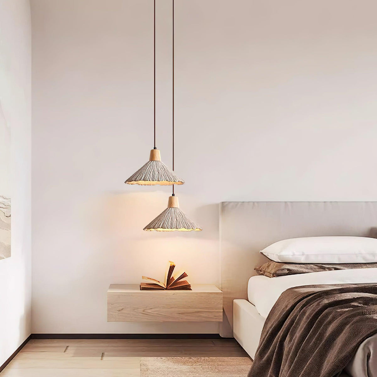 Lampada a sospensione legno in cima, paralume in cemento texturizzato grigio, stile Japandi naturale