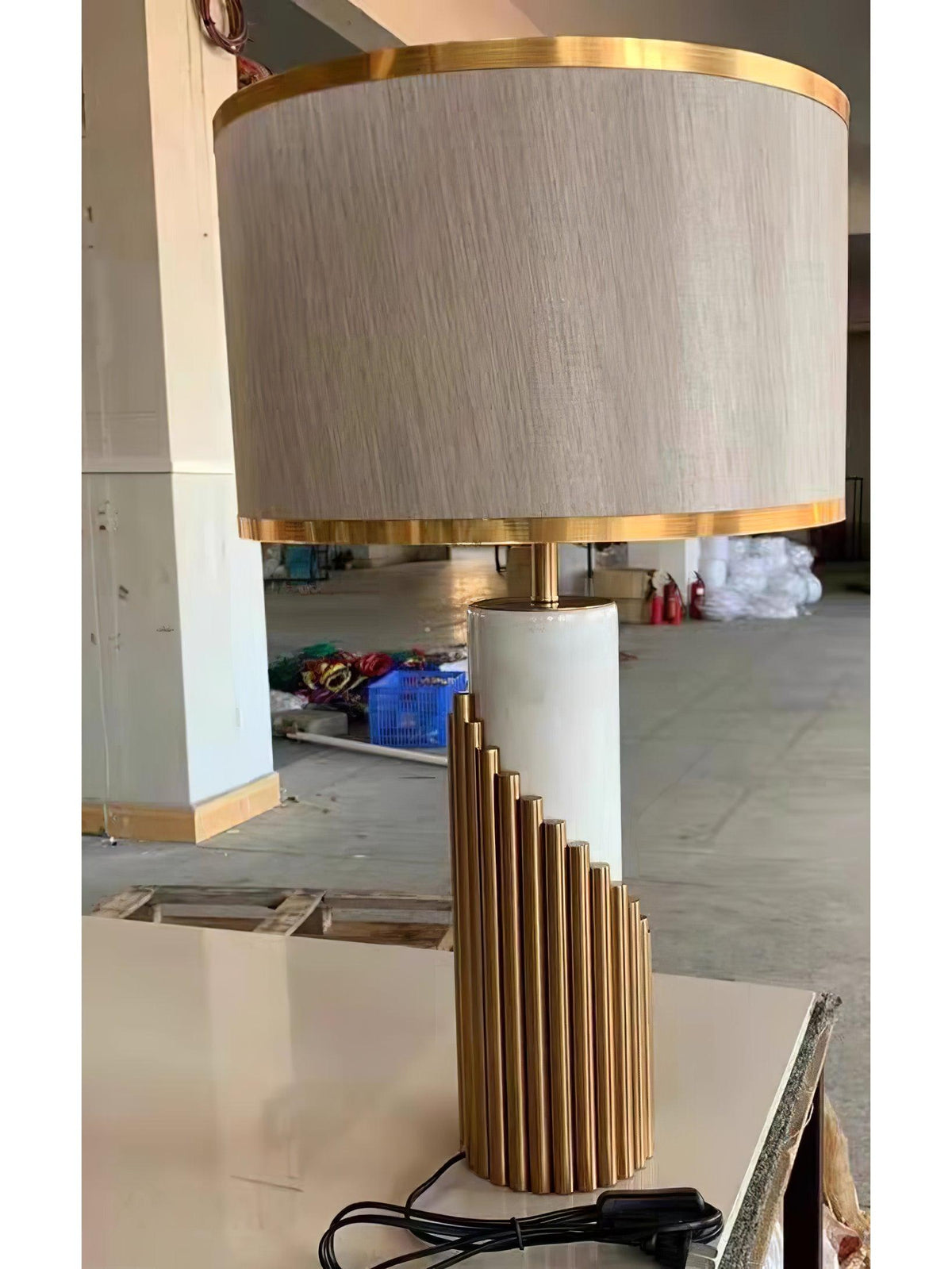 Teldes lampada da tavolo in marmo e tessuto