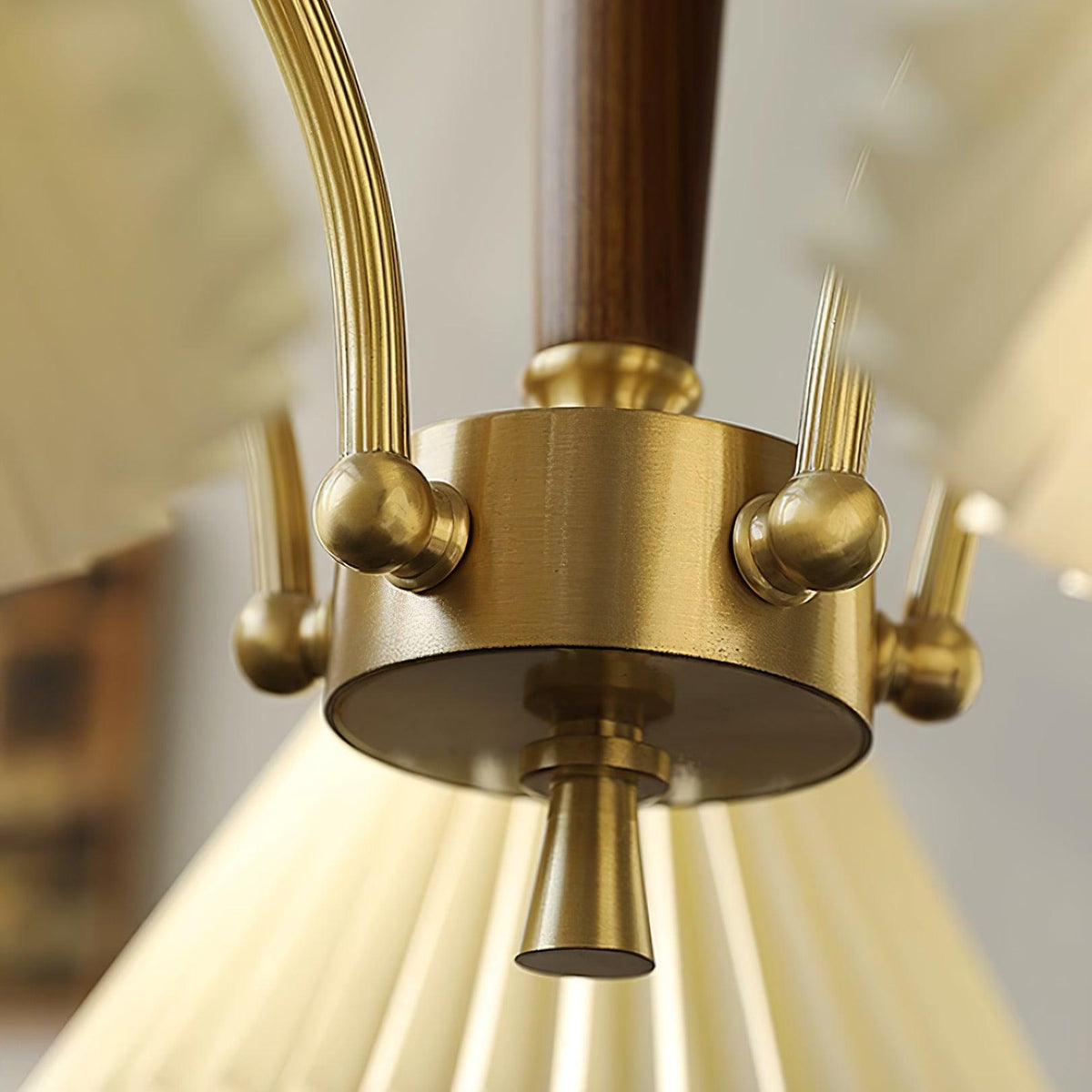 Lampadario Pleated Fabric Shades Walnut ottone Arms Warm Retro in legno