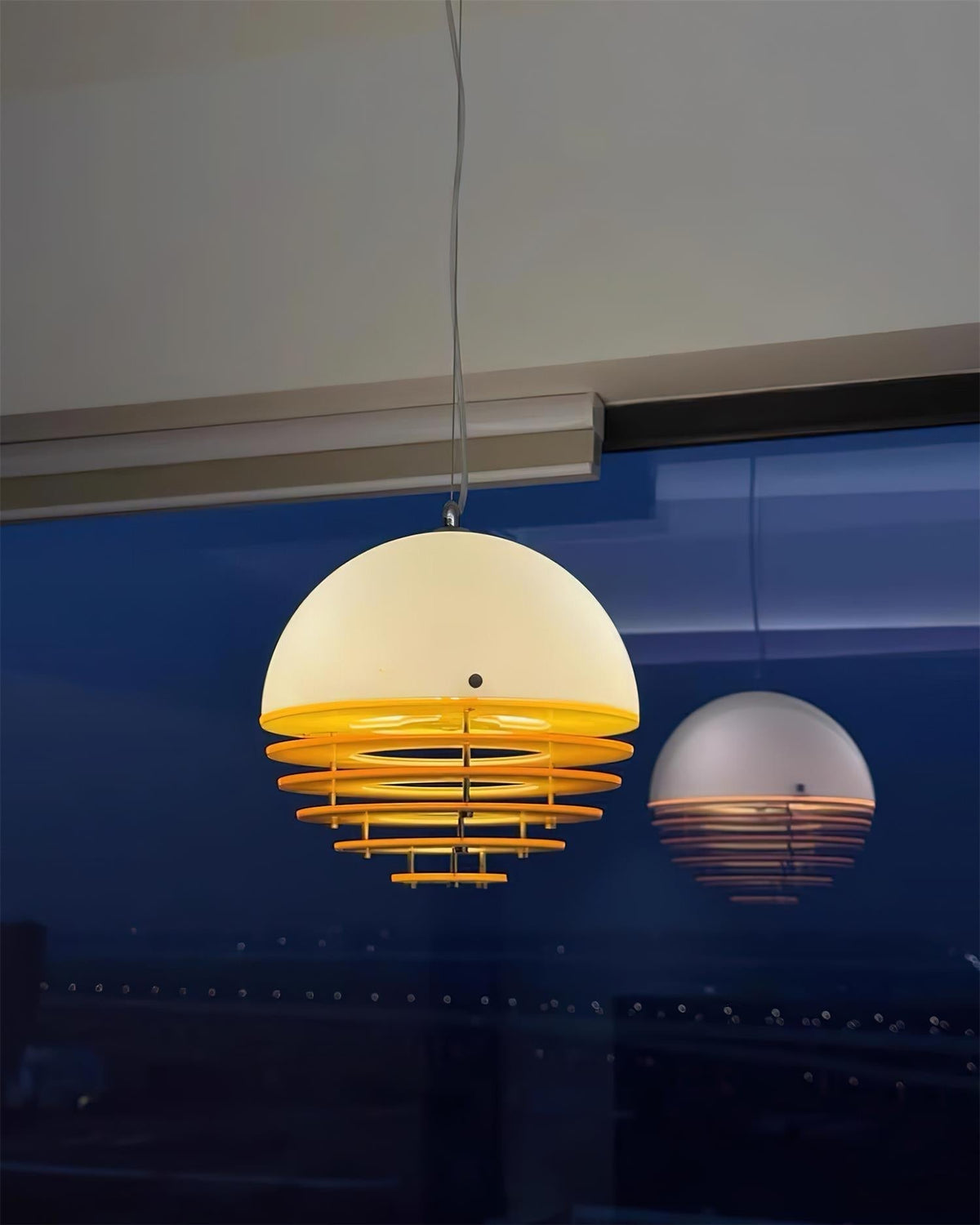 Lampada a sospensione moderna con paralume stratificato e luce morbida per sala da pranzo