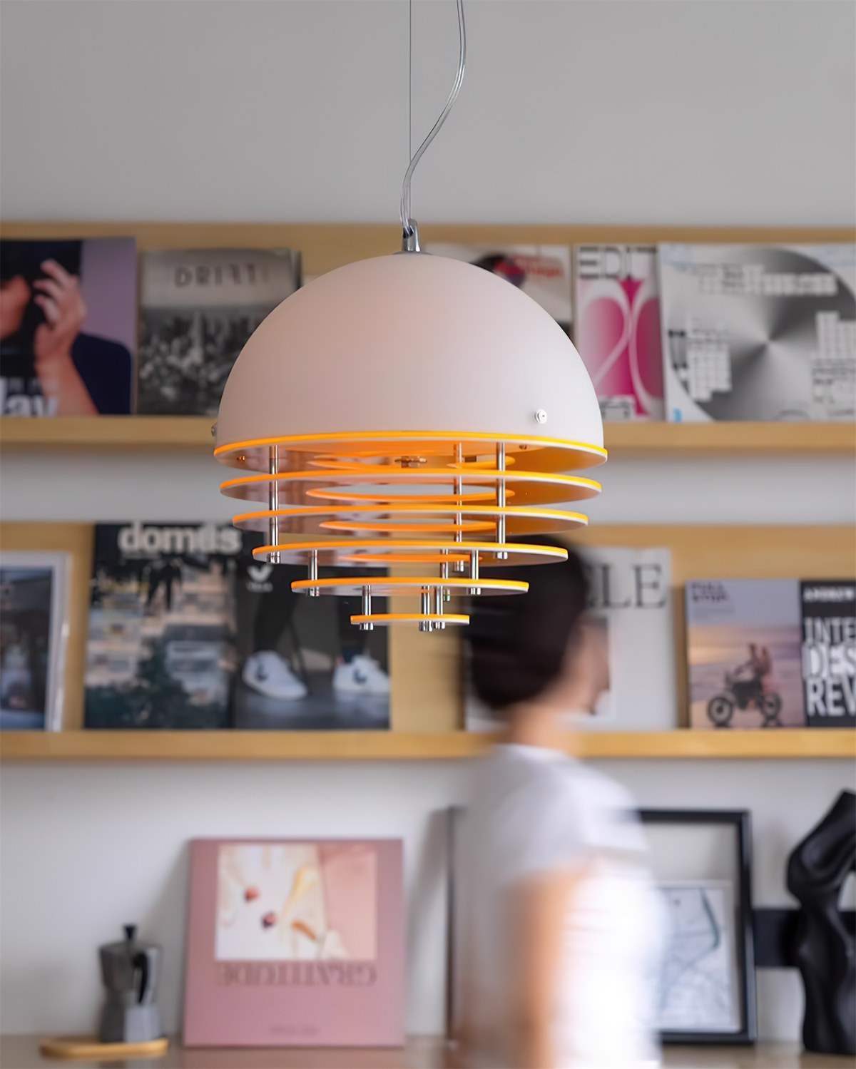 Lampada a sospensione moderna con paralume stratificato e luce morbida per sala da pranzo