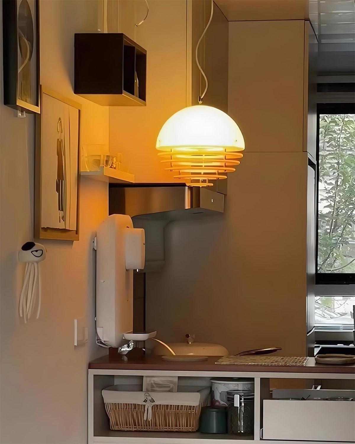 Lampada a sospensione moderna con paralume stratificato e luce morbida per sala da pranzo