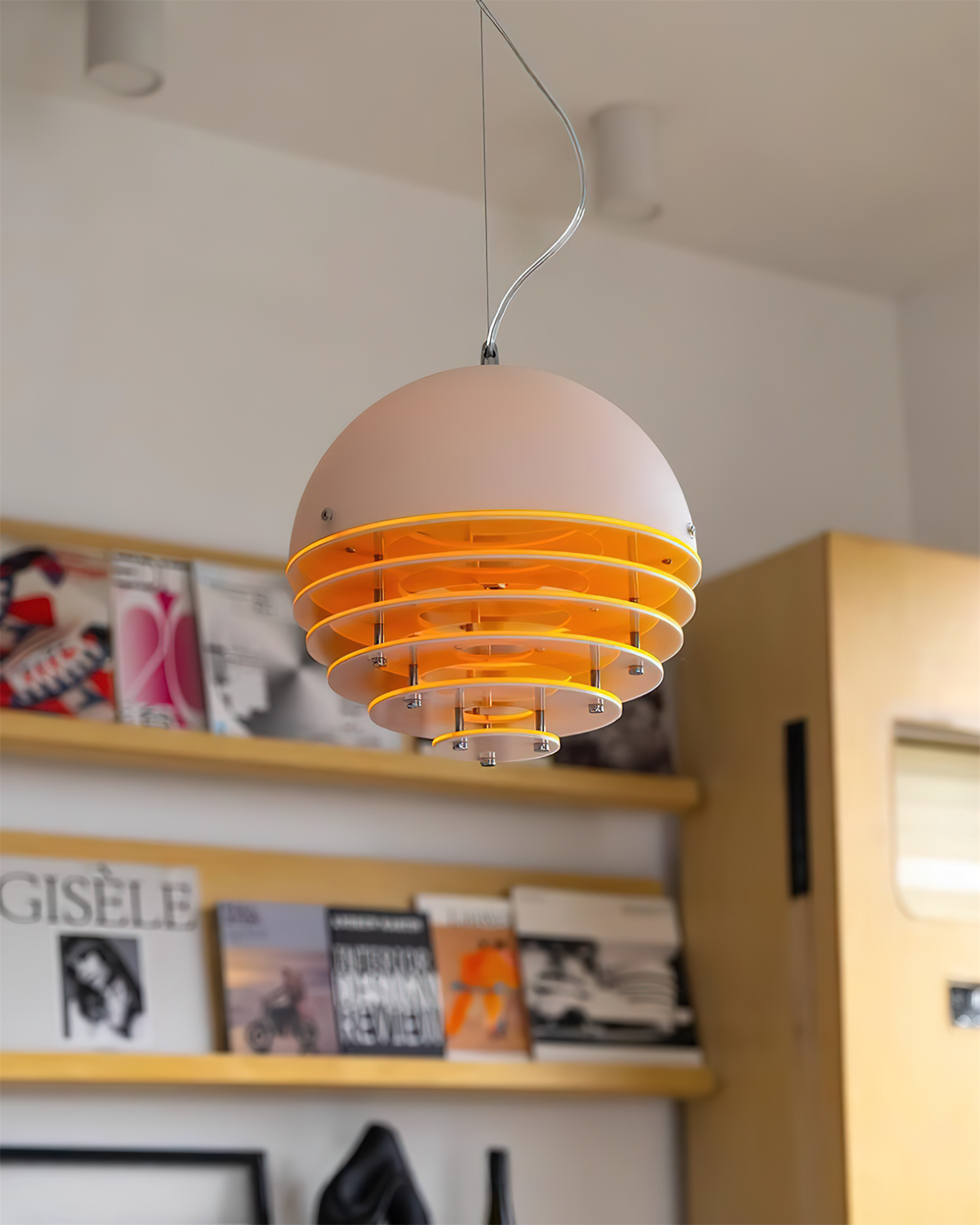 Lampada a sospensione moderna con paralume stratificato e luce morbida per sala da pranzo