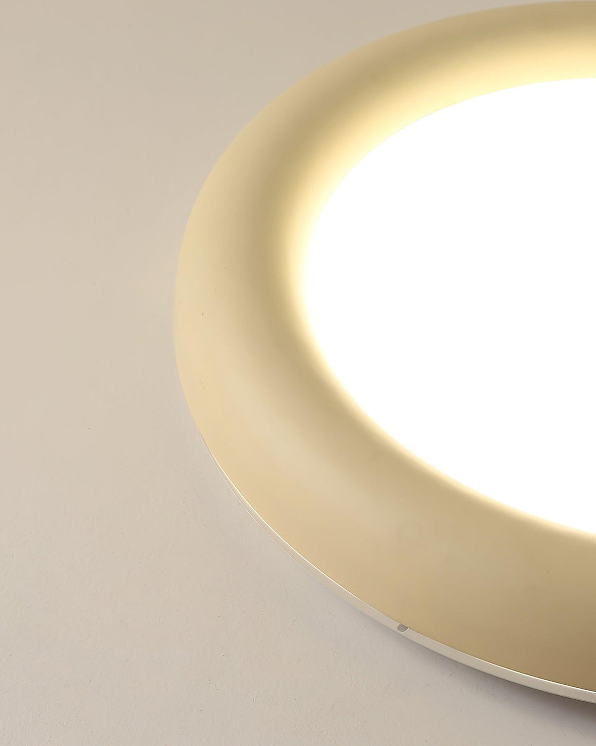 Lampada da soffitto beige plafoniera con rosone minimalista