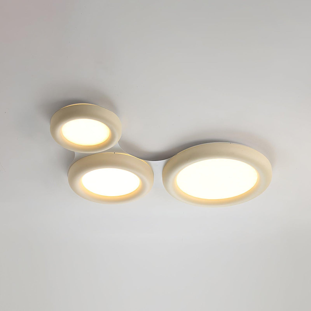 Lampada da soffitto beige plafoniera con rosone minimalista