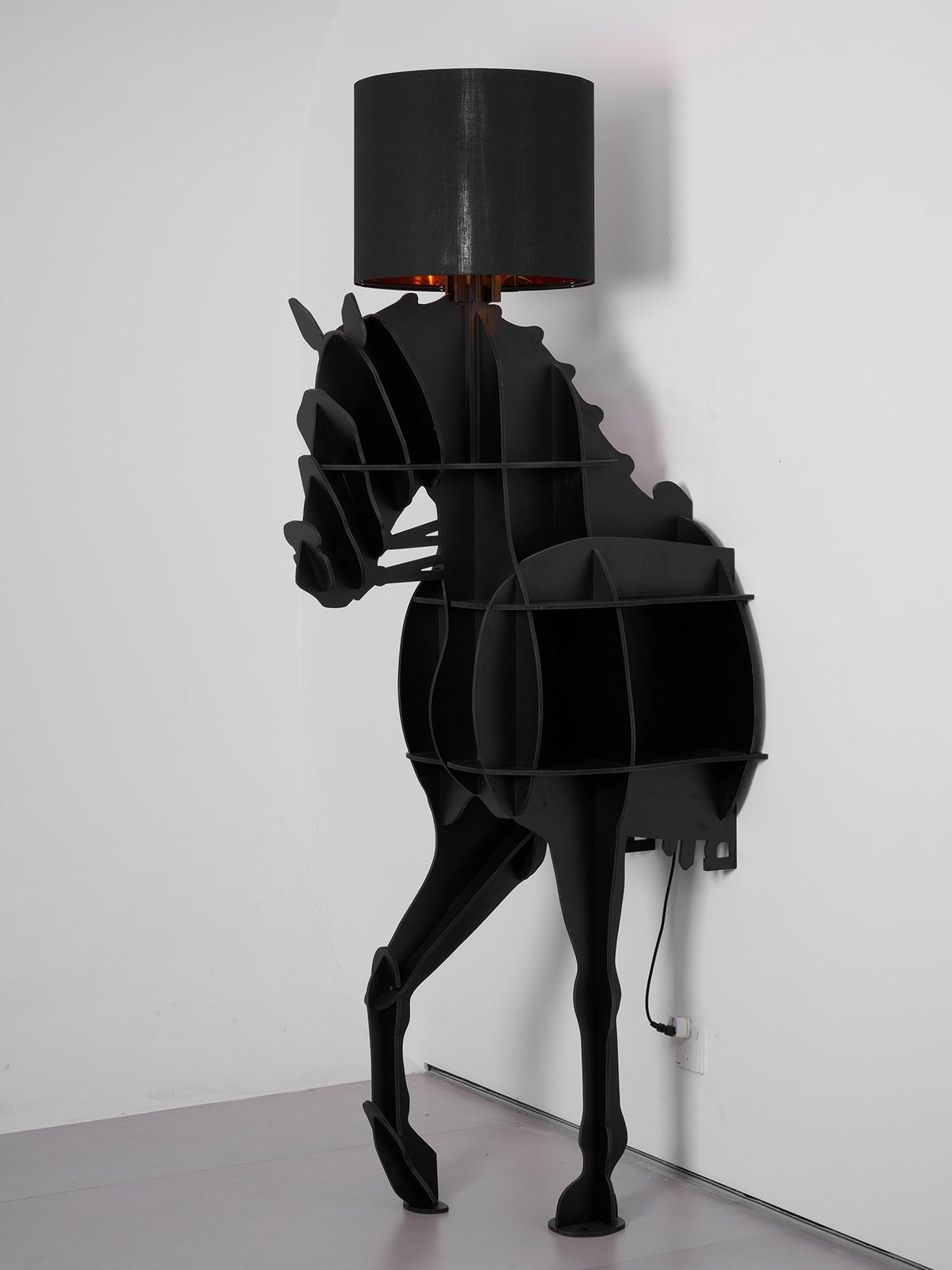 Nrasen lampada da terra a Forma di Cavallo